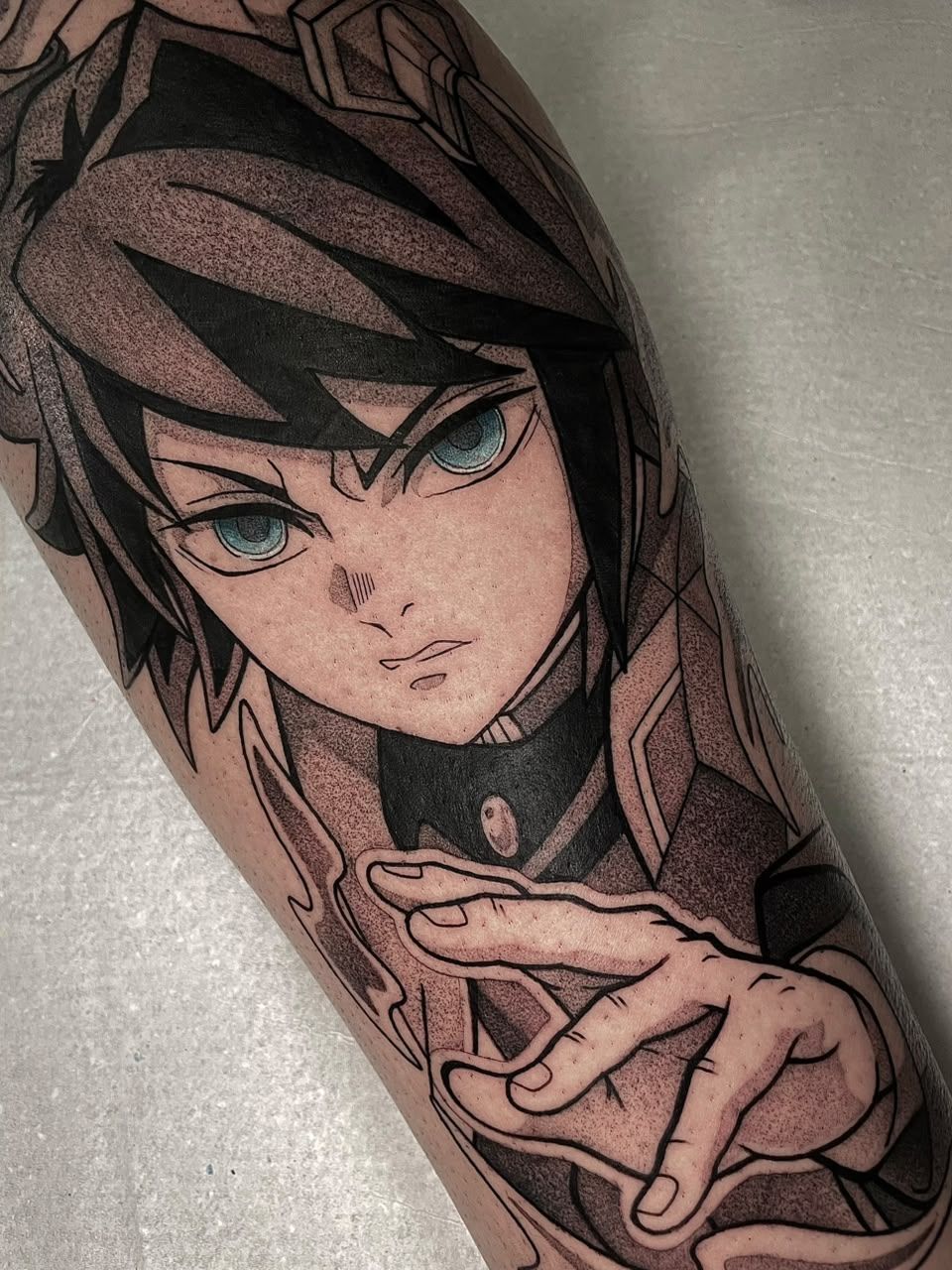 Giyu Tomioka em whipshading no antebraço