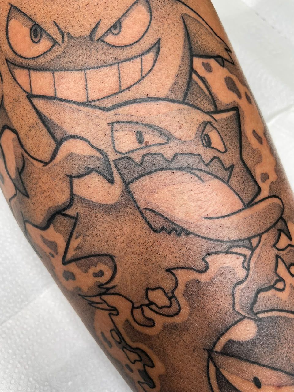 Gengar e Haunter em pele morena